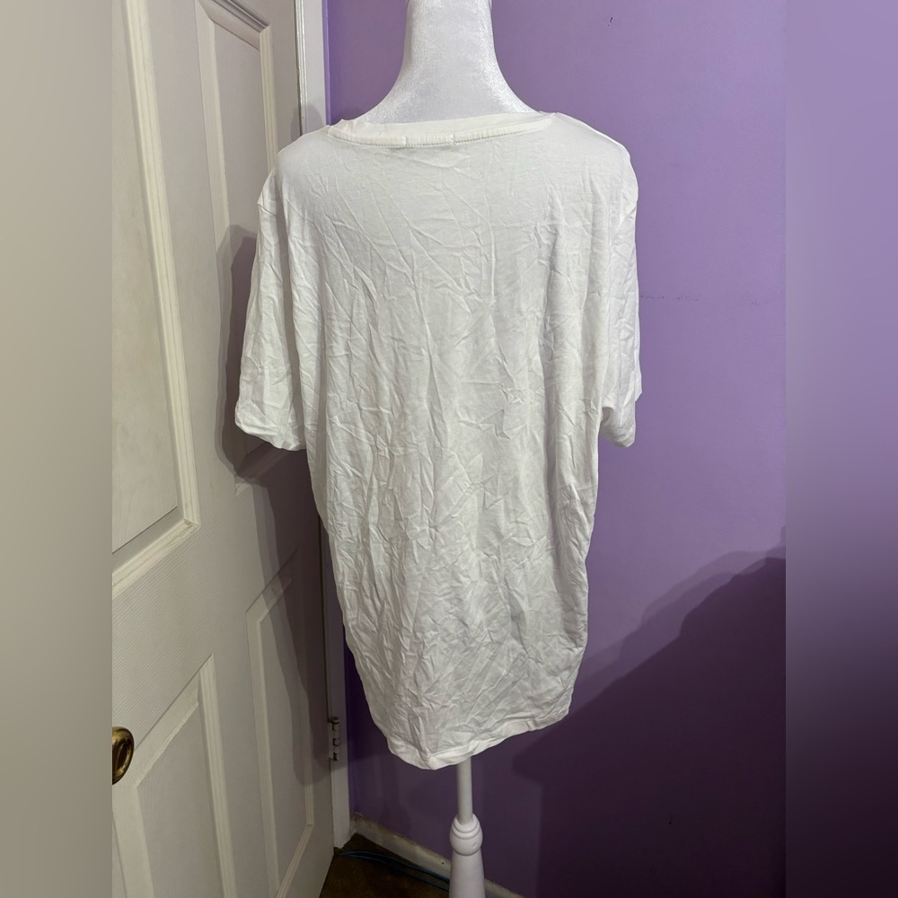 Boohoo Basics White Flowy Tee - Picture 2 of 4